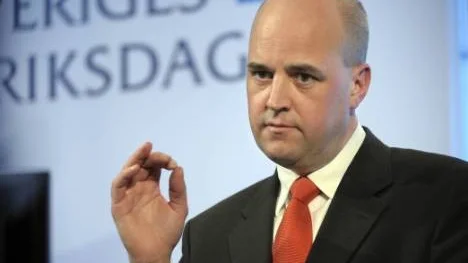 Fredrik Reinfeldt och högeralliansen tappar åter gentemot oppositionen. Drygt 16 procent är överläget för dem som föredrar en rödgrön regering i Synovates aprilmätning, där närmare 2 000 väljare tillfrågats.