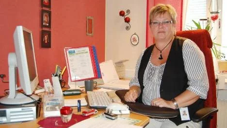 Eva Karlberg får ta emot mängder av mejl från personer som har frågor om välkomstbonusen.