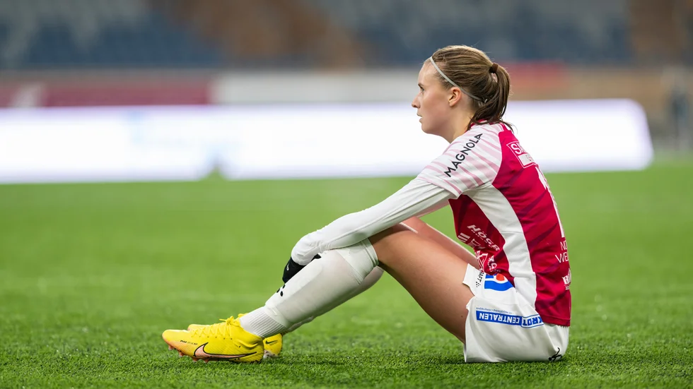 Julia Ragnarsson deppar efter att Uppsala tappat två poäng mot Bromölla. 