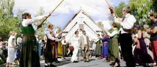 Få vill stå brud i kyrkan