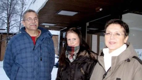 ETT NYTT INSLAG. Ett kafé med tonvikten lagd på en social funktion öppnar snart i Gällivare. ”Det här är vad många behöver”, menar initiativtagaren Hans Stenudd, frivilligarbetaren Zanna Andersson och socialnämndens ordförande Rita Poromaa (s).  Foto: Kenth  Bergmark