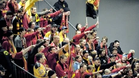 VILL HA FÖRÄNDRING. Luleåfans krävde möte med Luleåledningen efter matchen mot Djurgården. Man vill ha förändringar och upplever att dialogen mellan klubben och fansen var positiv.