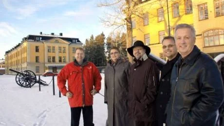 FÖRSVARSPOLITIKER SYNADE BODEN. Leif Pettersson (s), riksdagsledamot från Norrbotten bjöd in sina partikamrater från riksdagens försvarsutskott: Inger Jarl Beck, Mats Berglind och Peter Jeppsson. Torbjörn Lidberg, gruppledare för s i Boden, påpekade för ledamöterna att han vill se ökad militär utbildning i garnisonsstaden och att militära helikopotrar baseras i Boden.
