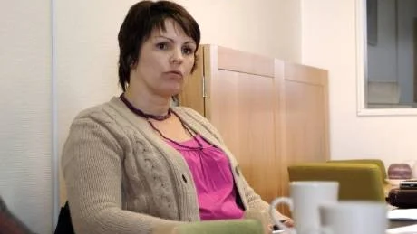 TRYGG I SIN ROLL. Ann-Helen Bergsten säger sig vara trygg i sin roll som ordförande för det socialdemokratiska partiet i Kiruna. "Ja, det tycker jag att jag är. Min roll är att skingra orosmolnen och skapa sans och balans i partiet", säger hon.