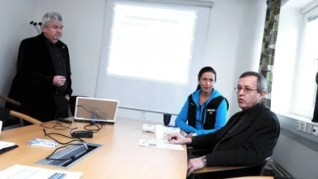 FRAMGÅNGSRIK JOUR. Projektet Företagsjouren har blivit en stor framgång för Almi och Företagarna. "Vi är väldigt stolta över resultaten", säger Kjell Hjelm, Företagarna (längst till vänster). Camilla Sundling, Företagarna och Folke Spegel, Almi Nord berättar småföretagare som drabbas av kris blir väldigt ensamma.