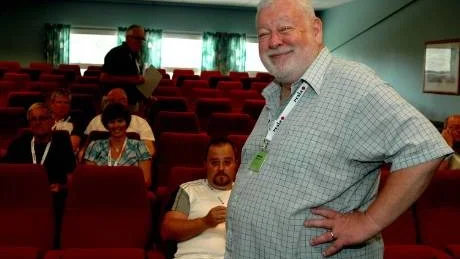 HUMOR. Hans Dahlman, mer känd som "Lelle Printer" i radioprogrammet På håret, berättade om konsten att skriva humor i en föreläsning på revy-SM.Foto: Jonas Hansson