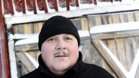 KALLADES TILL THAILAND. Lennart Ruumensaari, begravningsentreprenör, kallades till Thailand 2004.