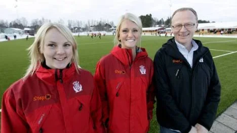 Lagkapenen Linnea Gjersvold och sportchefen Håkan Norberg välkomnade Kaylyn Kyle i lördags. Ett besök på LF Arena var givetvis högt prioriterat, idag gör hon sin första träning.