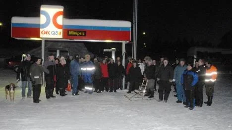Laisvallborna är upprörda och menar att macken är ett måste för att samhället ska leva vidare. Ett 50-tal Laisvallbor och fritidshusägare protesterade mot nedläggningshotet.