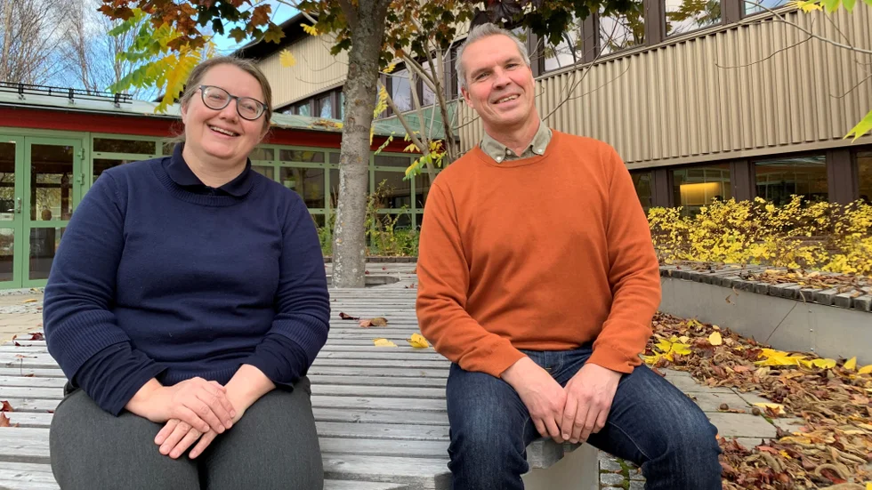 Mikrobiologen Olena Myronycheva och projektledaren Bror Sundqvist vid LTU i Skellefteå.