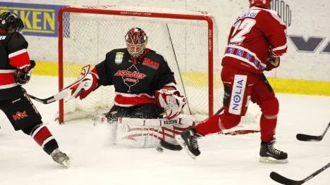 Timo Lindström, Asplövens finske målvakt, har bara släppt in fyra mål hittills i Allettan. Han och Piteås Markus Ottosson var grundseriens två bästa målvakter. (Arkivbild). Foto: GUNNAR WESTERGREN
