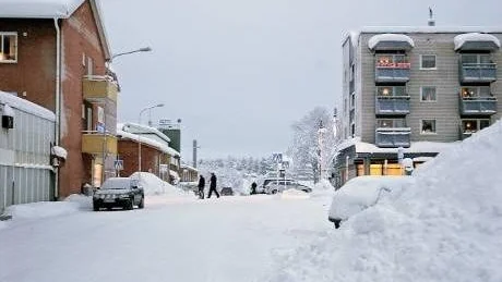Tar över. På grund av att allmänheten inte varit nöjd med snöröjningen i Gällvare finns det planer på att kommunen ska ta över en del av jobbet.