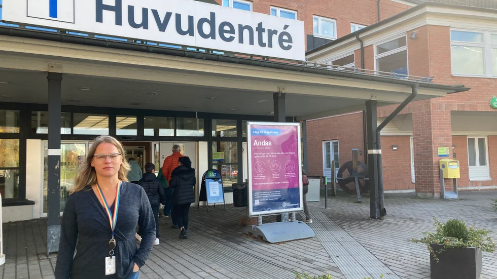 Vrinnevisjukhuset och universitetssjukhuset har tvingats jobba under exceptionella förhållanden i mer än två år samtidigt som man i grunden redan från början varit underbemannad. 
