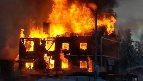 TOTALBRAND. På lördagen brann huvudbyggnaden till Rovas motell och stugor ner till grunden.
