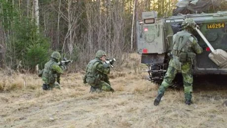 BEGRÄNSNINGAR. Antal skjutdagar begränsas på Bodens två skjutfält enligt beslutet i länsstyrelsens miljlöprövningsdelegation. Hur det slår mot Försvarsmakten granskas nu inom Bodens Garnision.