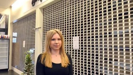 BESVIKEN. "Ungdomar i Kalix har inte en chans att visa vad de går för", säger 22-åriga Nadine Rönnbäck Handersten som är redo att ta över kaféverksamheten.
