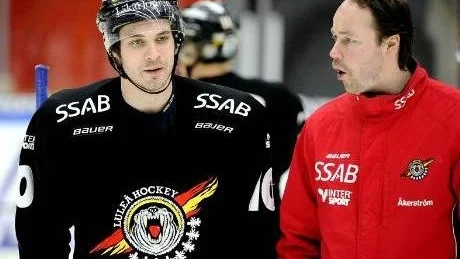 Inställd på fortsättning. Johan Fransson kommenterar ryktena som placerar honom i KHL-laget Sibir Novosibirsk - och dementerar att han skulle vara på väg att lämna Luleå Hockey.