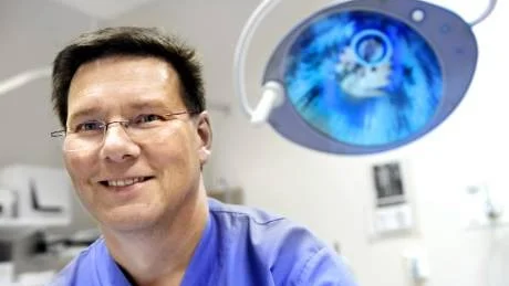RÄDDA VÅRDEN. "Om vi inte gör strukturella förändringar kommer vi att på sikt bara ha ett sjukhus i länet", säger Michael Dahlberg som är kirurgchef i Norrbotten.