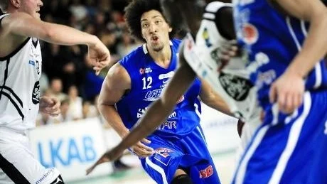 VASS. Urule Igbavboa är redo för en match mot Kenneth Simms i Södertälje.