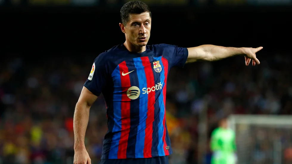 På Robert Lewandowskis bröst kommer det att vara en uggla i stället för Spotifys logotyp.