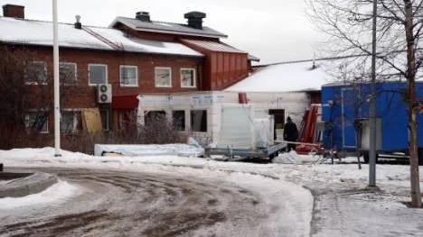 Något lyxbygge på Tingsbacka blir det inte, men från och med i vinter ska inte längre lunchande kommunpersonal behöva frysa i lunchrummet. "Det är energibesparande åtgärder i en lokal som från början fungerade som foajé till kommunhuset" berättar Christer Andersson.