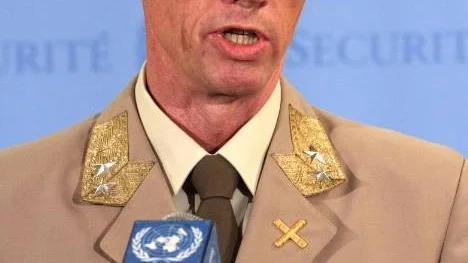 "Det är ohållbart att personer som Kofi Annan och befälhavaren för FN:s övervakningsstyrka Robert Mood (bilden) känner sig tvingade att lämna sina poster på grund av att medlemsländerna inte uppfyller sina åtaganden", skriver debattören.