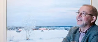 Först att fira färgrik foajé