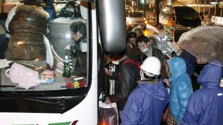 utmattad. Anton Vikström fick en plats på en tysk evakueringsbuss till Tokyo och skulle ta ett flyg hem till Sverige under måndagskvällen. Men när bussen kom fram till den japanska huvudstaden fick hans medresenärer kämpa för att väcka honom.