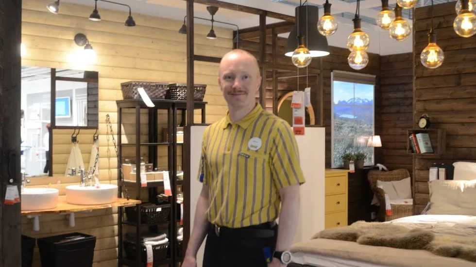 Förskonad. Helge Nilsson, Varuhuschef på Ikea i Haparanda, hoppas slippa övernattningstrenden.