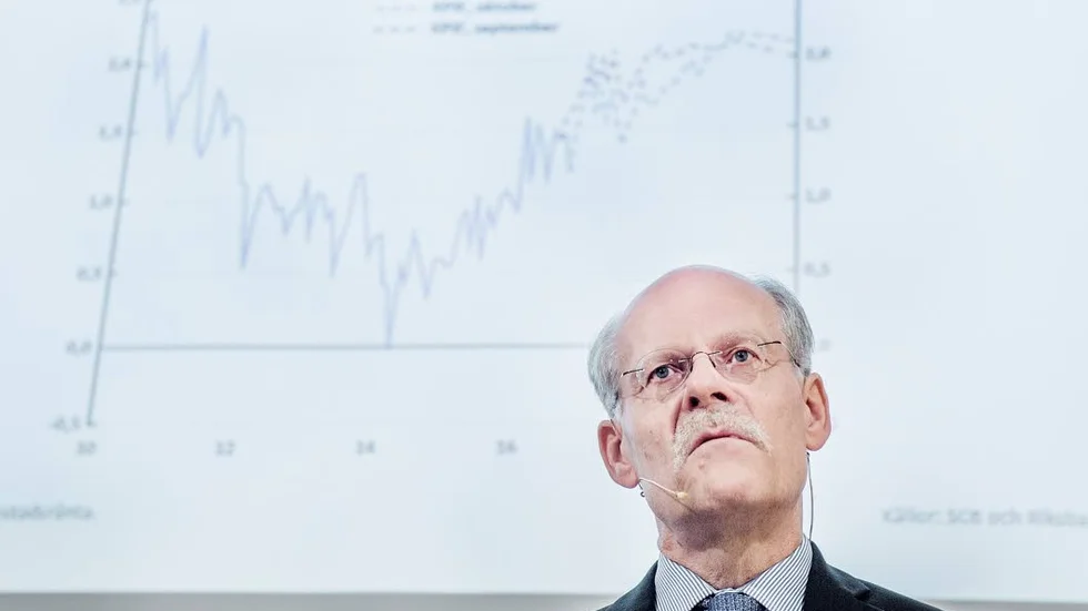 Boskillnad. Ska råda mellan riksdagen och Riksbanken.