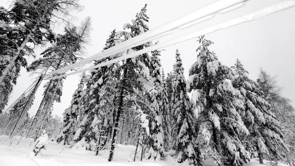 Snö på elledningar ut i Hagaviken