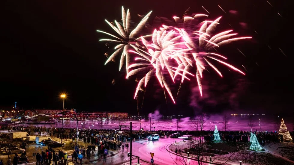 Nyårsfirande. Det här bilden togs vid det senaste nyårsfirandet i Norra hamn. Kommunen håller fast vid traditionen och det blir firande även i år, ungefär på samma sätt.