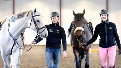 Wilma Marklund tillsammans med Linda Marklund.