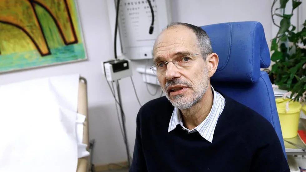 Orolig. Distriktsläkare Johan Alsén känner oro över att maktstriden ska lamslå landstingsstyrelsens arbete. "Nu är det upp till bevis för politikerna att visa hur skicklig man är på att hitta en lösning för medborgarnas bästa", säger Alsén.