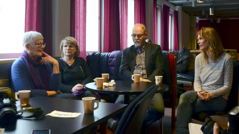 Teaterföreningens kassör Terttu Korpela och ordförande Anki Kemi, barn- och ungdomsnämndens ordförande Bengt Westman samt kulturchef Jytte Rüdiger medverkade på morgonens presskonferens.
