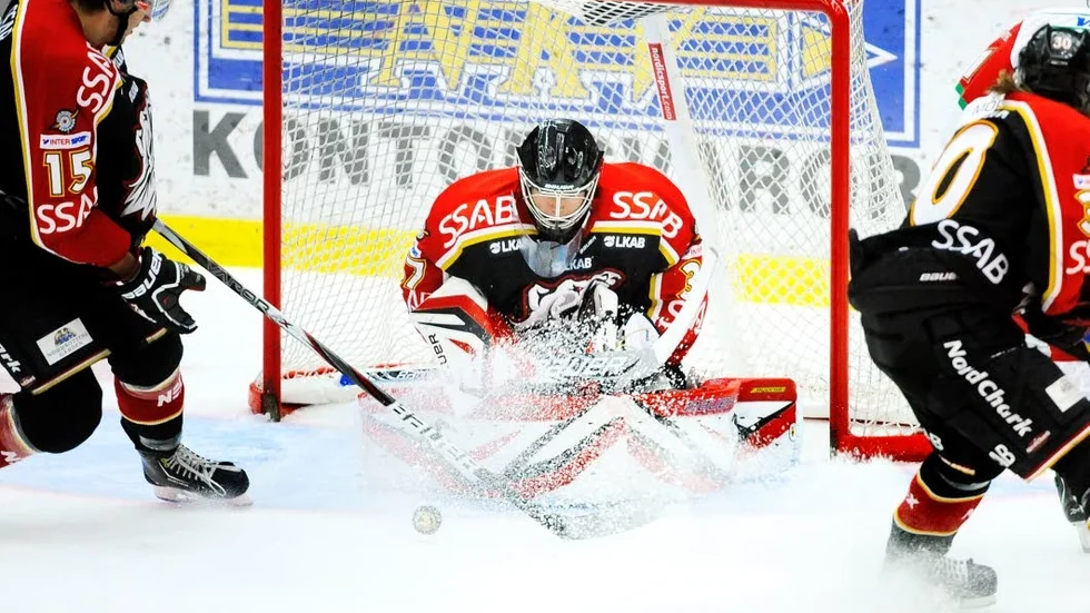 Vinnare. Samuel Ward storspelade när Luleå Hockeys J20 besegrade Skellefteås och tvingade fram en tredje och avgörande match i SM-slutspelet.