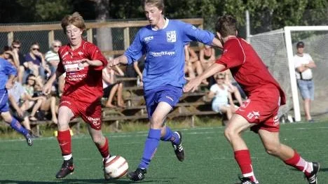 Victor Asplund gjorde två mål när Storfors AIK vann seriefinalen i söderfyran mot Piteå IF 2. Segern betyder att Storfors är obesegrat och tog ett stort steg mot division 3.