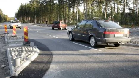 Avsmalningen i korsningen Flakabergsvägen - Kägelbanevägen i Bergsviken väcker farhågor. Det är så smalt att två bilar inte kan mötas. Målsättningen är dock att få ner fart och därmed förebygga olyckor.
