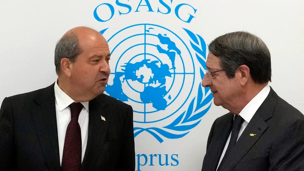 Den grekcypriotiske presidenten Nicos Anastasiades och den turkcypriotiske presidenten Ersin Tatar efter onsdagens möte.