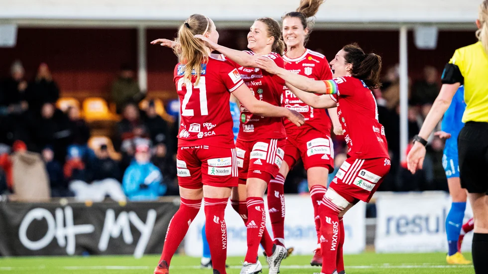 Hlin Eiriksdottir, Fanny Andersson, Maja Green och Josefin Johansson har match för sitt Piteå IF mot Brommapojkarna söndag första maj (arkivbild)