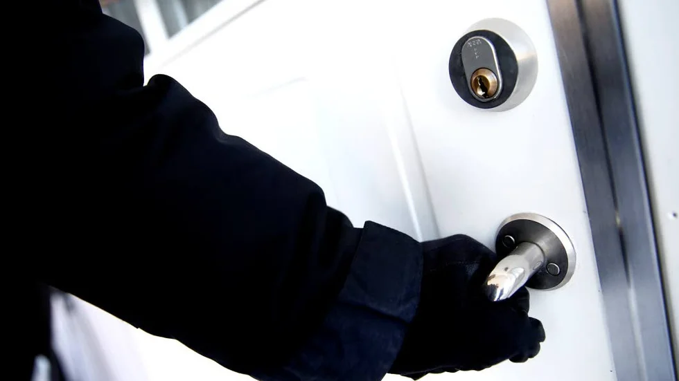 Polisen larmades om inbrottet på måndagsmorgonen, men det kan ha skett när som helst under helgen.