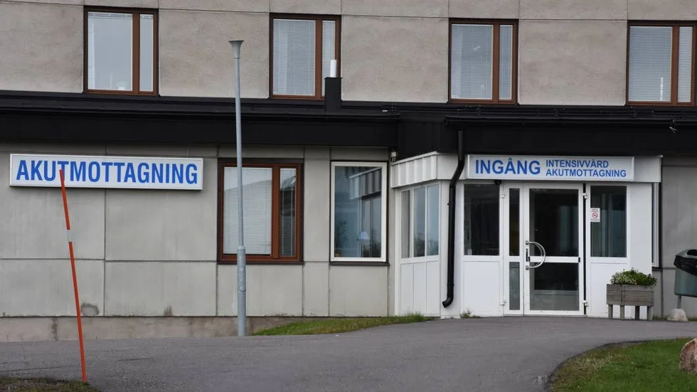 En kommunikationsmiss ska ha fördröjt insatsen av antibiotika och patienten dog i sviterna av infektionen. 
