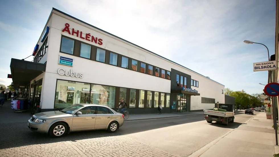 Regionen vill att det byggs bostäder ovanpå Åhlénshuset.