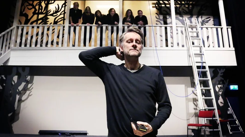 Thomas Sundström är teaterchef på Länsteatern och spelar även en av rollerna i "Presskonferensen".