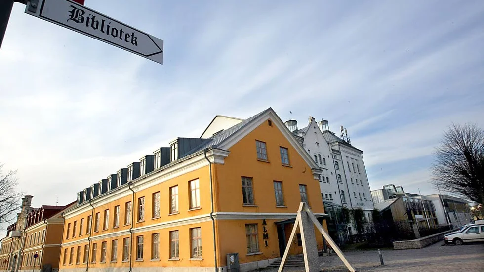 Myndigheten Universitets- och högskolerådet sitter i dag längst bort i den gula byggnaden. Nu letar de efter nytt kontor då de i och med omlokaliseringen växer ur det gamla.