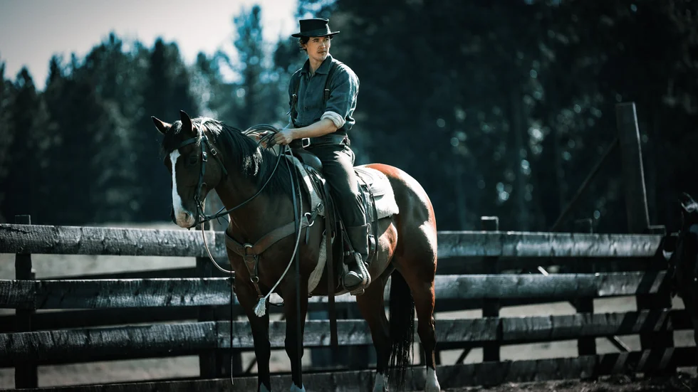 Tom Blyth spelar Billy the Kid i en ny serie. Pressbild.