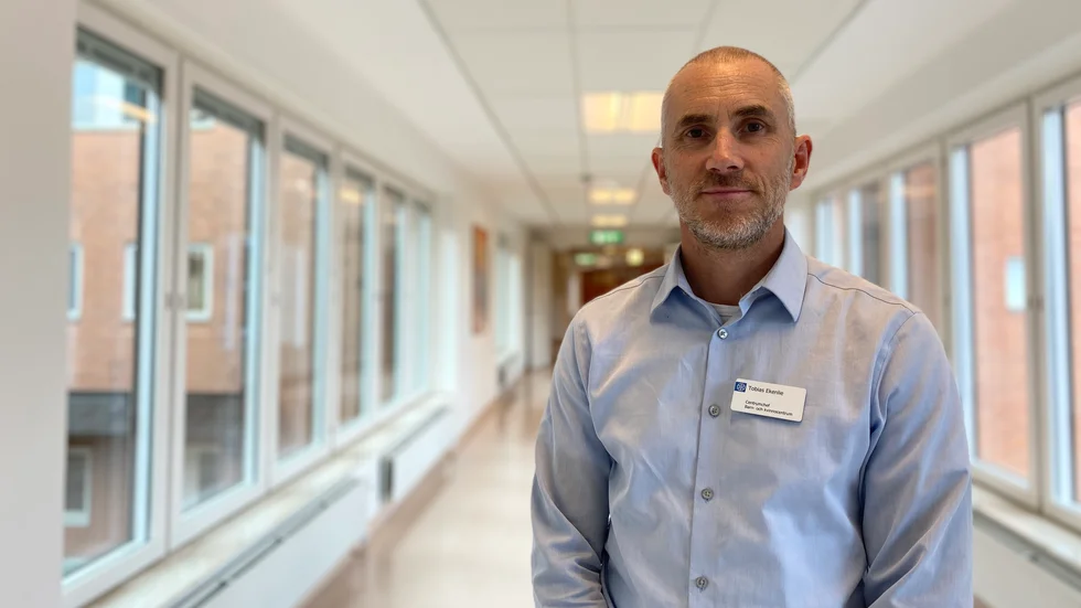 Tobias Ekenlie berättar om spridningen av legionella på Vrinnevisjukhuset in Norrköping.