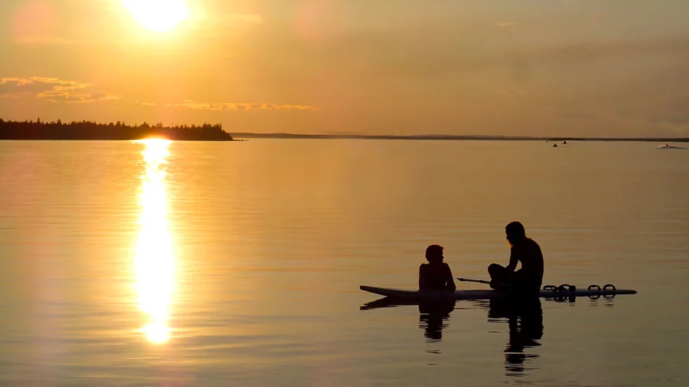 Stilla samtal i sommarnatten på Stenskär 2018.