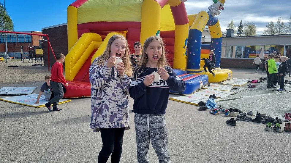 Ida Pettersson och Vilma Brunström gillade festivalen. De tyckte att det var roligt att äta mjukglass, köra hinderbana och hoppa i hoppborgarna.