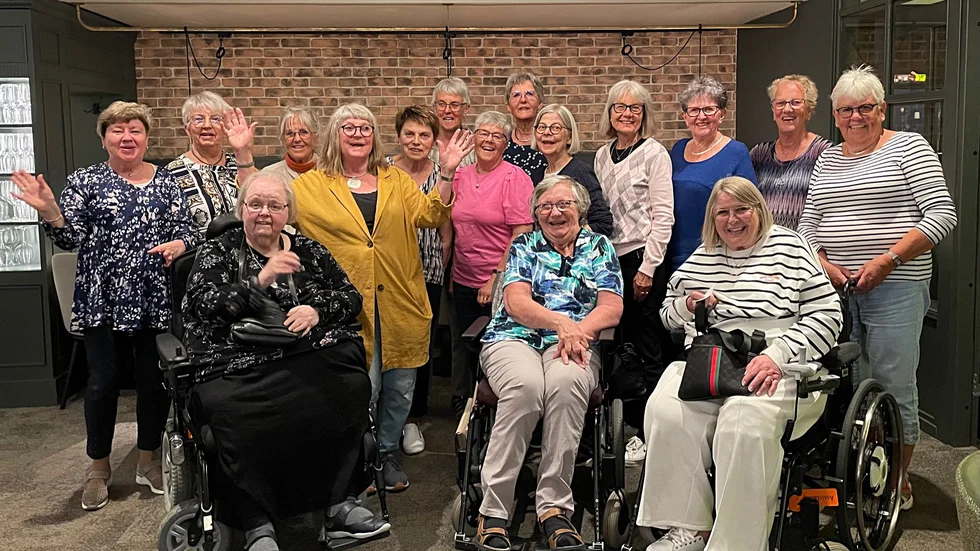 Från vänster: Birgit Wikström, Råneå, Marianne Söderström, Piteå, Elisabeth Berglund, Piteå, Eva-Britt Tjernkvist Lulå, Kerstin Nordblad Luleå, Anna Berggren Gällö, Ann-Christin Tedelind Kiruna, Gunvor Wiklund Blåsmark, Märta Selberg Göteborg,  Marianne Vikström Knivsta, Margareta Granberg Hemmingsmark, Mona Tuvesson Laholm, Eva Takman Laxå, Sittande från vänster: Annika Öhman Boden,  Birgitta Blom Karlsborgverken och Susanne Hedman Stockholm.